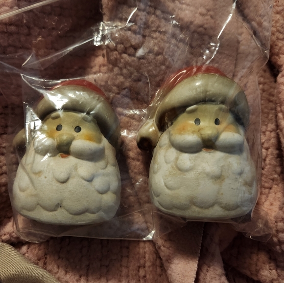 Vintage Santa Salt and Pepper Shakers - Picture 5 of 5